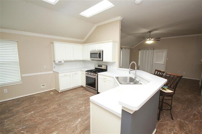 Building Photo - 3051 Glenthorpe Ln