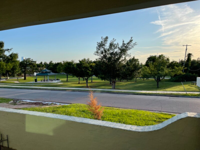 Building Photo - 2312 N Everest Ave