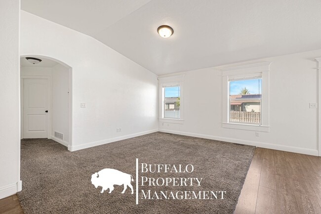 Building Photo - 4215 Roy Cir