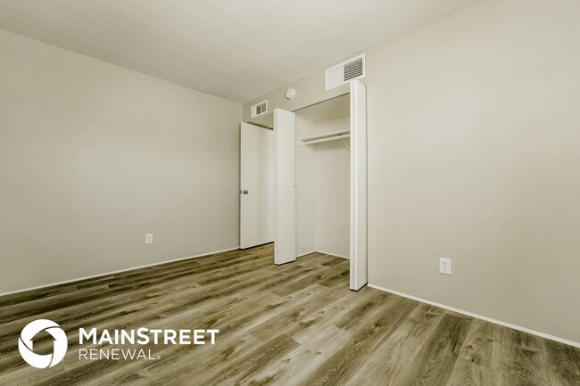 Building Photo - 5533 S Santa Cruz Ave