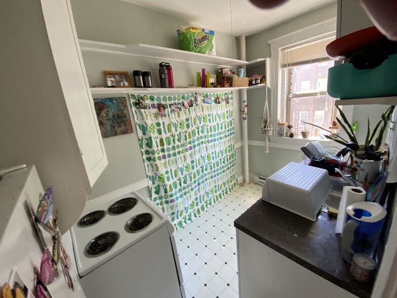 Building Photo - 61 Park Dr