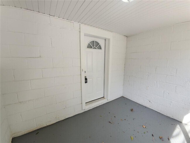 Building Photo - 5 Burbank Dr SW