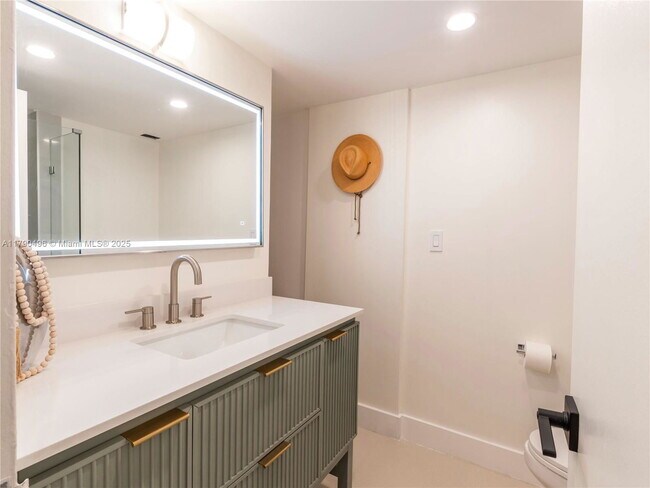 Building Photo - 5701 Collins Ave