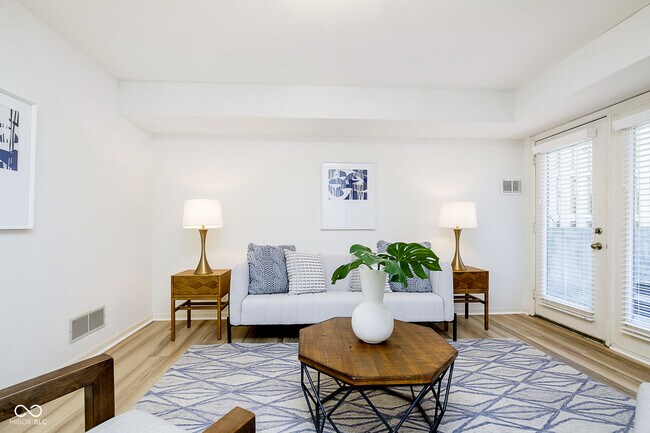 Building Photo - 592 E Vermont St