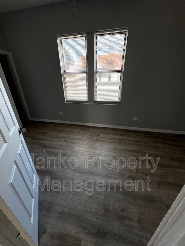 Building Photo - 7314 S Kenwood Ave