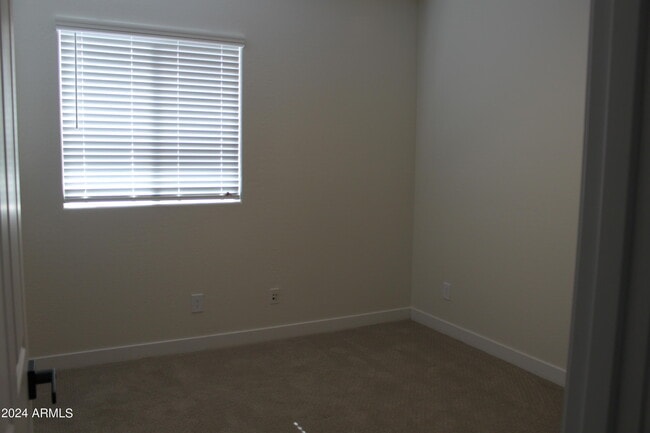 Building Photo - 739 W Dana Dr