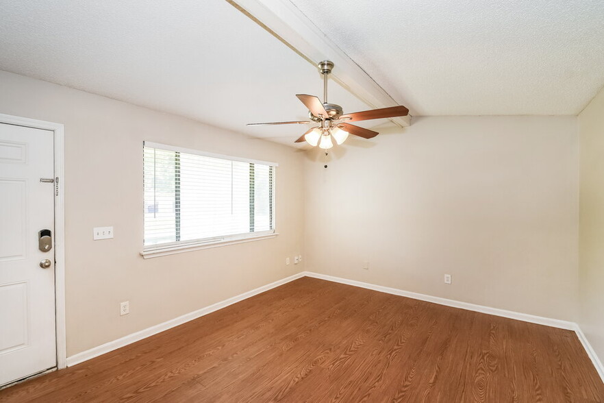Building Photo - 8442 Finwood Ave
