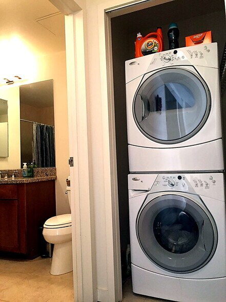 In-Unit Washer/Dryer - 175 W St James St