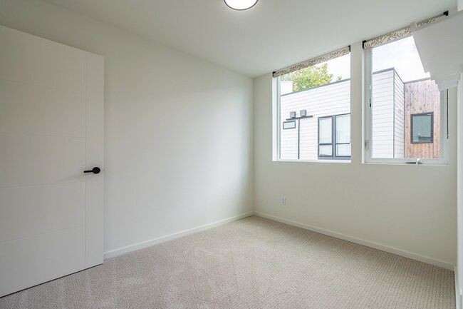 Building Photo - 8326 C 16TH AVE NW 98117