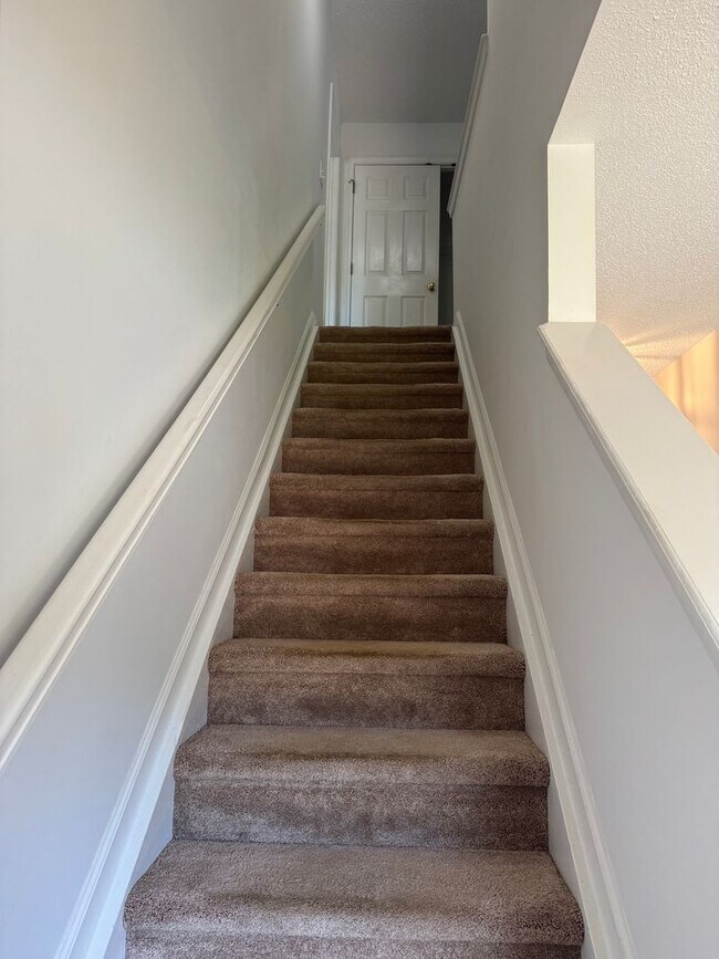 Building Photo - Wonderful 4 bedroom Home in Orchard Farms
