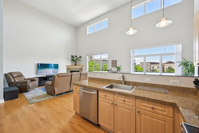 Building Photo - 5677 S Park Pl