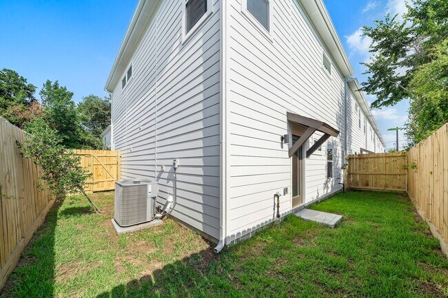 Building Photo - 9 Wellford St