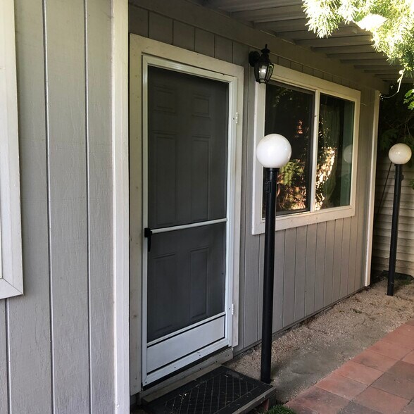 Building Photo - 9010 Balcom Ave