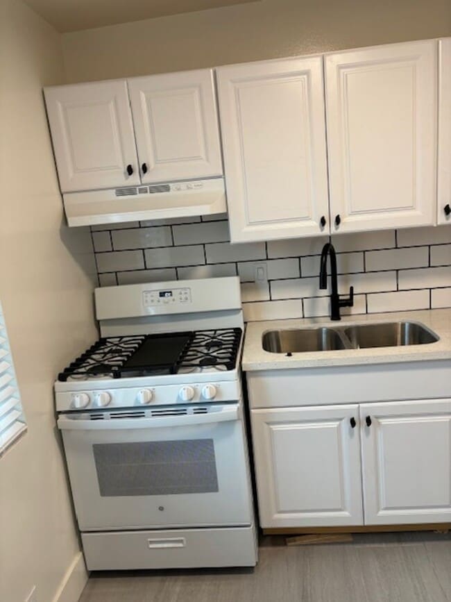 Building Photo - Renovated Studio Apartment for Lease in Va...