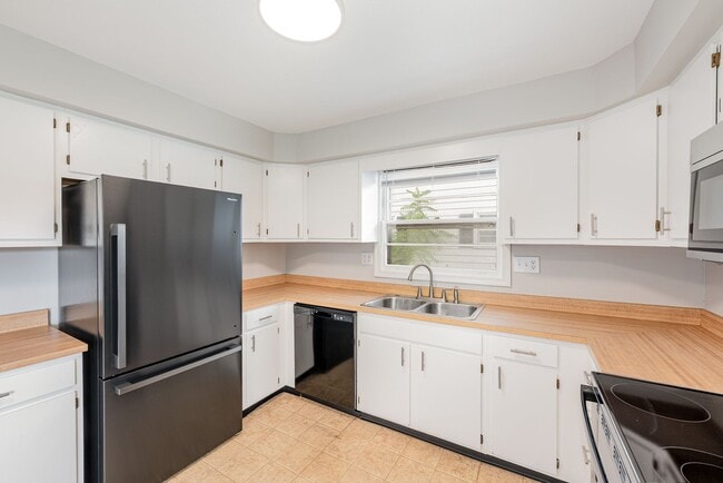 Building Photo - Stunning 3 Bed 1 Bath Ranch Home