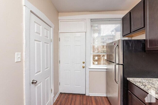 Building Photo - 2 bedroom in Chicago IL 60625