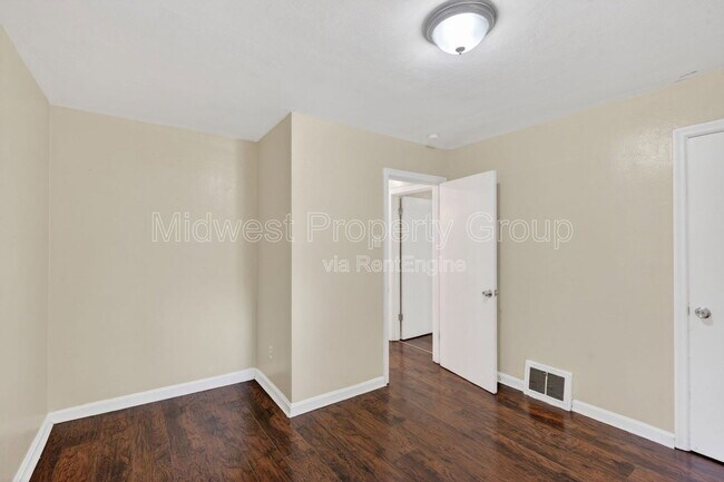 Building Photo - 224 S Harvey Ave