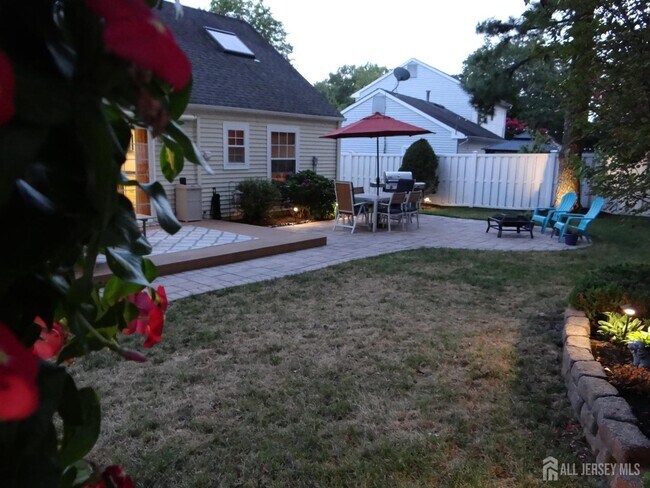 Building Photo - 514 Leawood Ave