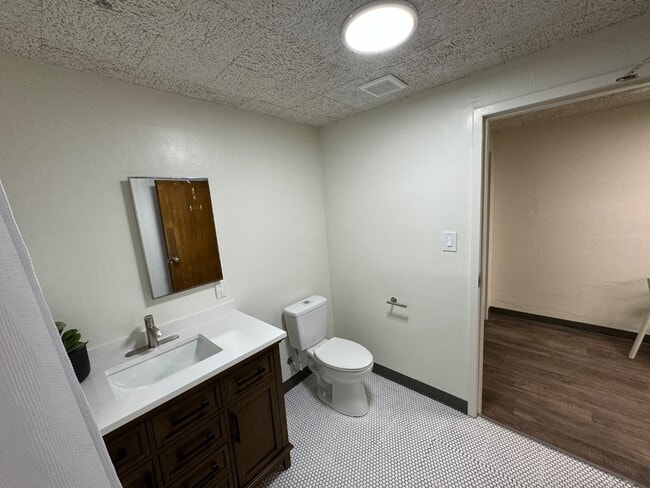 Building Photo - 460 W 600 N