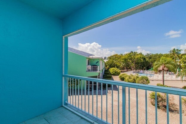 Balcony - 98402 Windward Ave