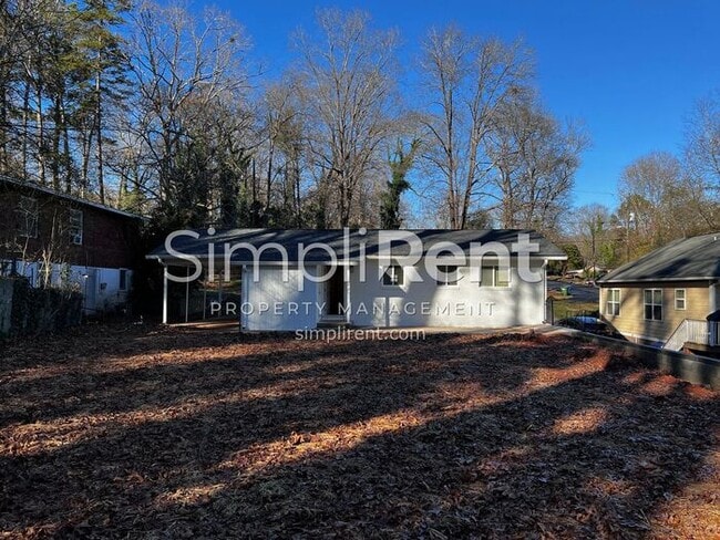 Building Photo - FULLY RENOVATED! 3 Bdrm / 1 Bath - 1st Month FREE with a 13 mo lease