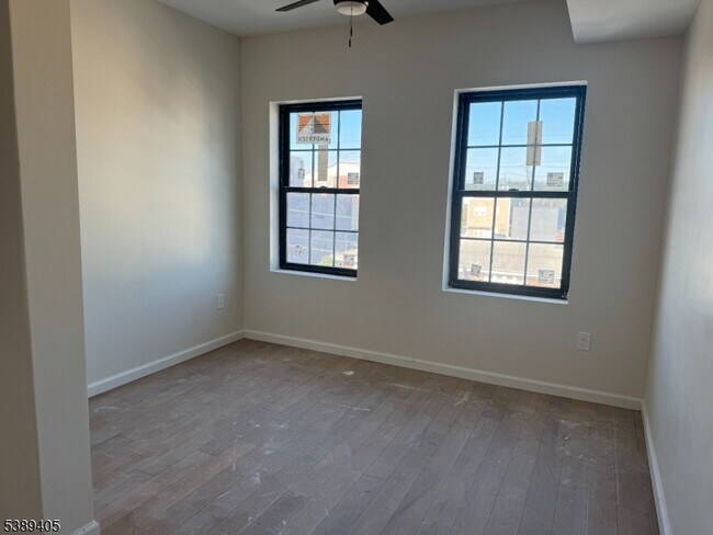 Building Photo - 188 Heckel St