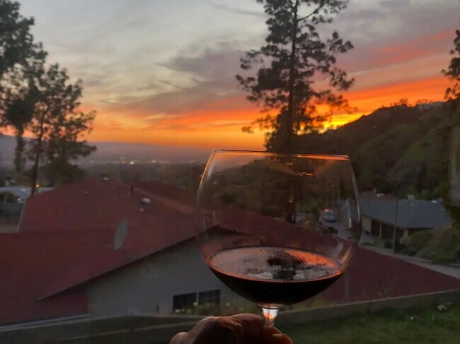 Building Photo - 1907 Maginn Dr