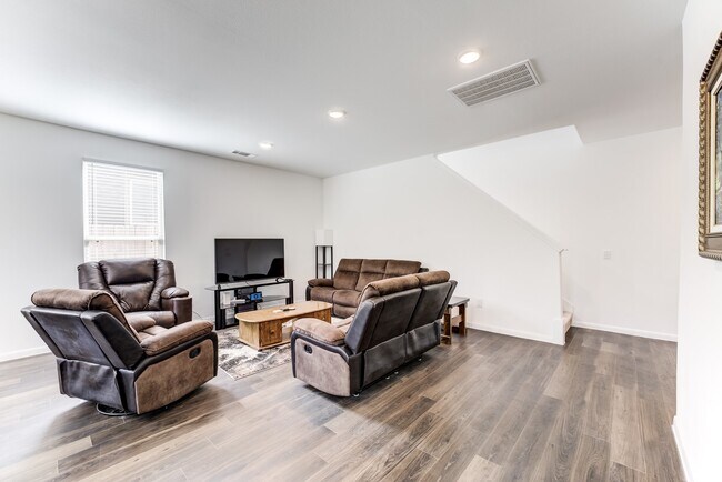 Building Photo - 338 Shady Cedar Hl Ln