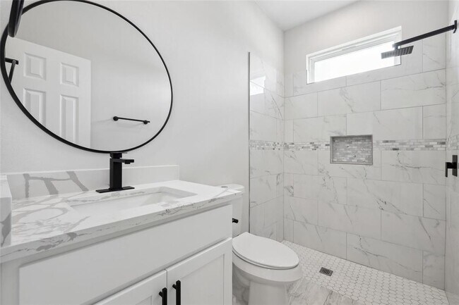 Building Photo - 956 TX-304