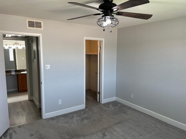 Building Photo - 5995 N 78th St