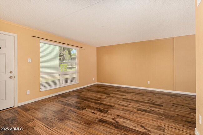 Building Photo - 7141 N 16th St