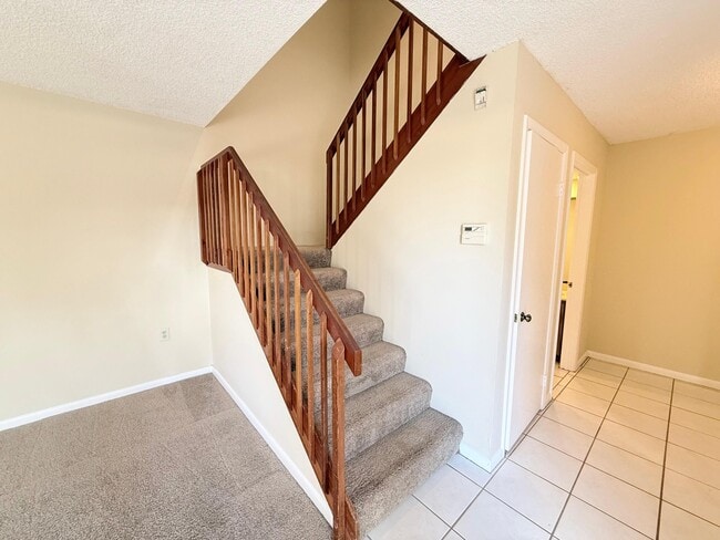 Building Photo - 810 8th Way