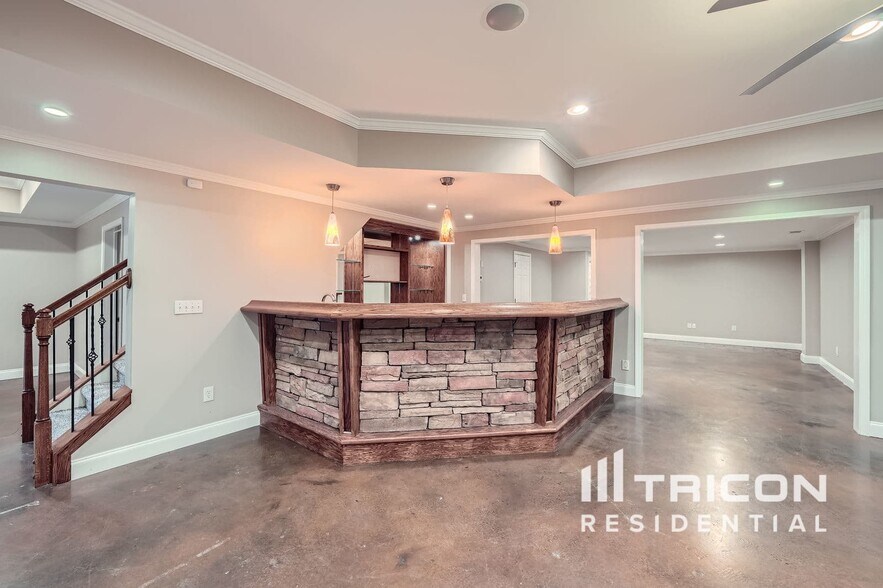 Building Photo - 6315 Tamarack Tr