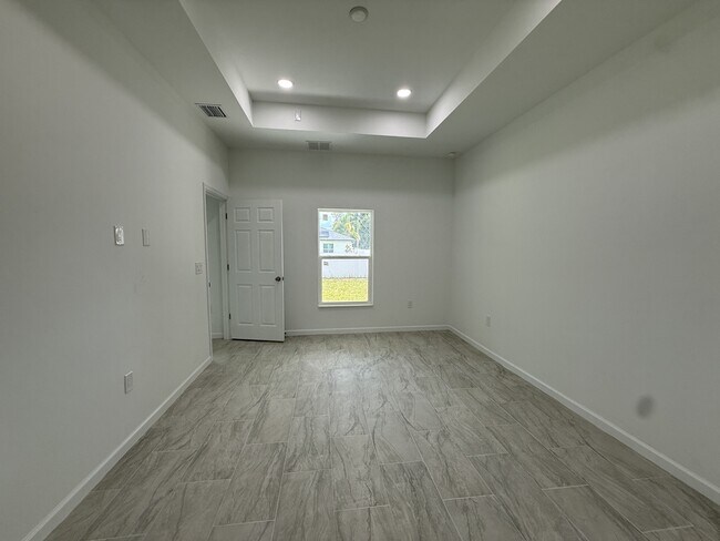 Building Photo - 2964 Wells Ave