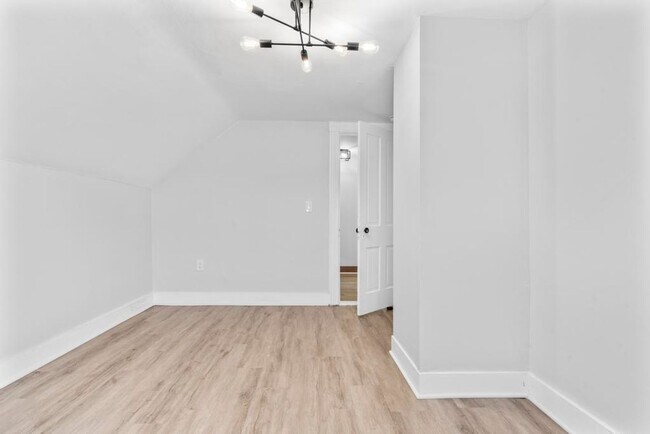 Building Photo - 30 Anthony St