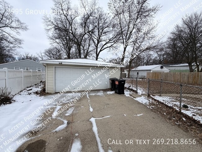 Building Photo - 3995 Groveland Ave SW