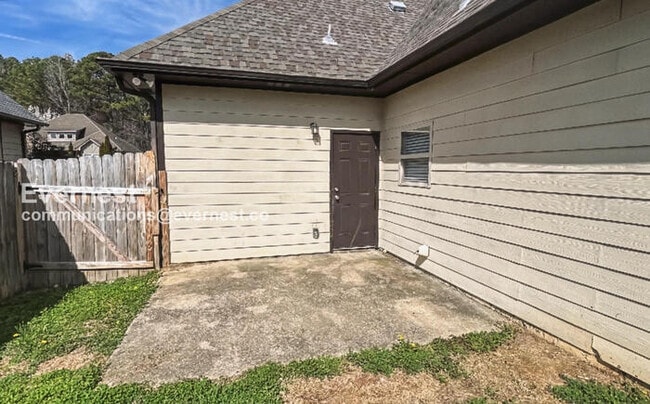 Building Photo - 1195 Washington Dr