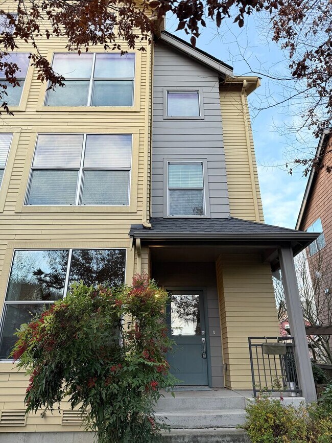Primary Photo - Bright & Spacious Townhome for Rent in a Charming, Tree-Lined Neighborhood