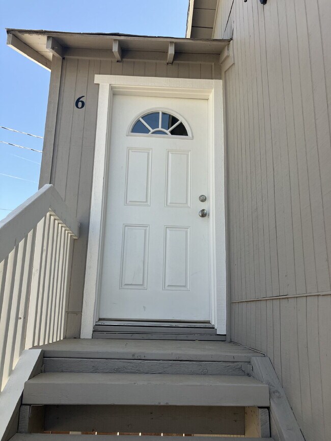Primary Photo - 1855 D St