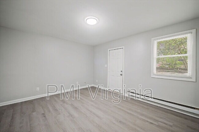 Building Photo - 3407 Essex Cir