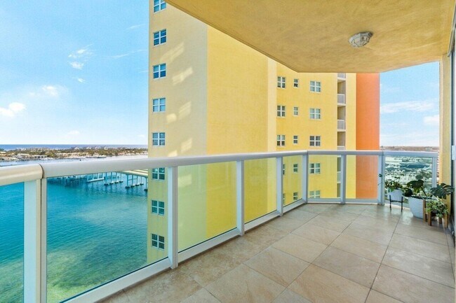 Building Photo - 2650 Lake Shore Dr