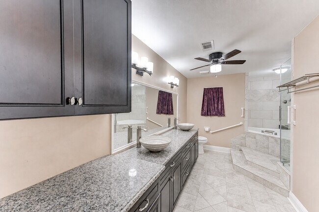 Building Photo - 16310 Acapulco Dr