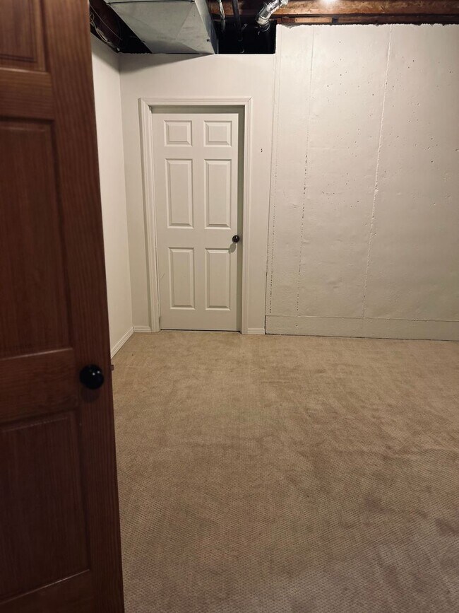 Building Photo - Gorgeous Home Located on Rivercut Golf Cou...