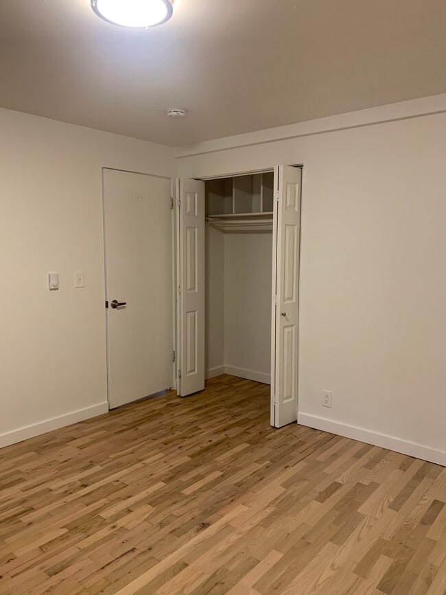 Building Photo - 2621 22nd Ave W