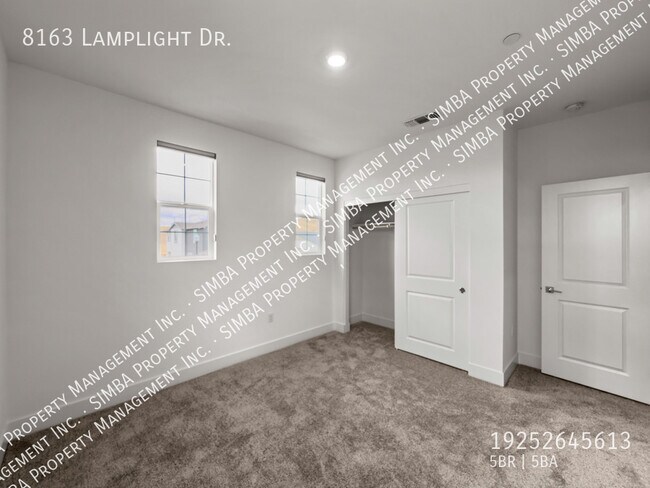 Building Photo - 8163 Lamplight Dr