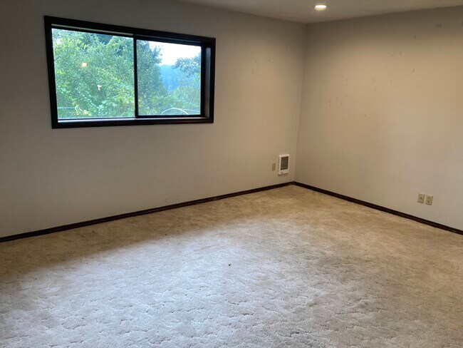 Building Photo - 17221 SE Oatfield Rd