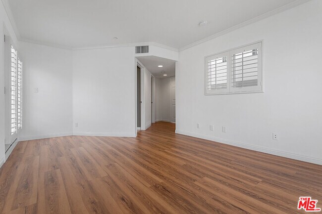 Building Photo - 12000 Goshen Ave