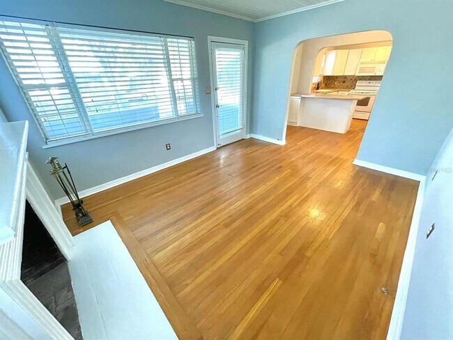 Building Photo - 626 Bryn Mawr St