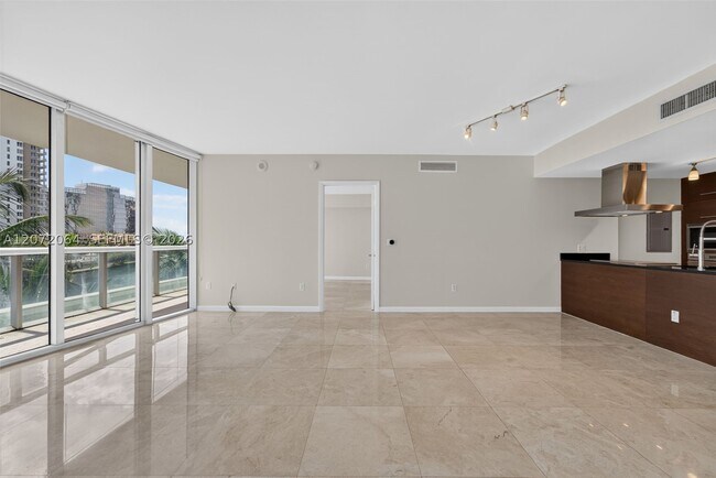 Building Photo - 465 Brickell Ave