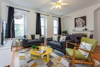Building Photo - Beautiful and very spacious 3-bedroom unit...